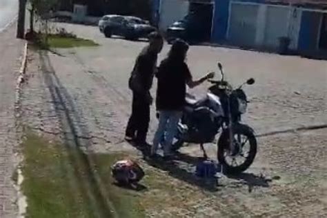 Aten O Motoristas Leo Na Pista Causa Queda De Motociclista Topelegance