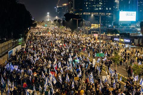 Decenas De Miles De Personas Protestan Contra La Reforma Judicial En