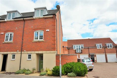 3 Bedroom Semi Detached House For Sale In Honeysuckle Road Desborough