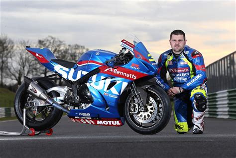 Superbike Meister Michael Dunlop Fährt 2017 Auf Suzuki Gsx R1000