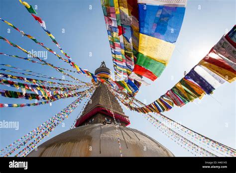 Boudhanath Stupa Gebetsfahnen Mit Blauem Himmel Tibetisch