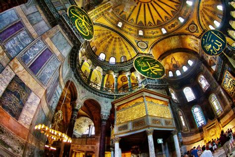 The Stunning Hagia Sophia Museum, Istanbul, Turkey - Traveldigg.com