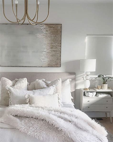 White Bedside Table With White Lamp - Soul & Lane