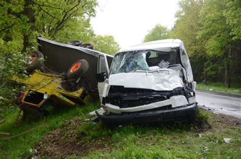 Schwerer Verkehrsunfall Drei Autofahrer Zum Teil Schwerst Verletzt