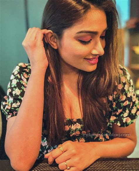 Aishwarya Devan Mallu Actress CTS Hot Photos Indiancelebblog