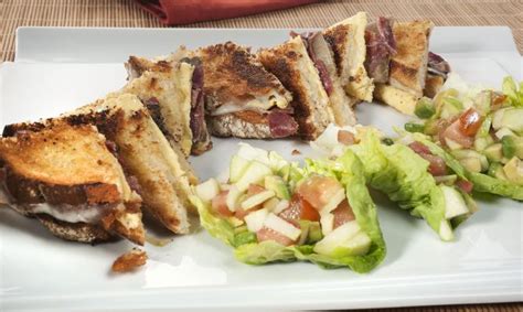 Receta de Sándwich tostado de jamón ibérico con ensalada Amaia Urdangarin