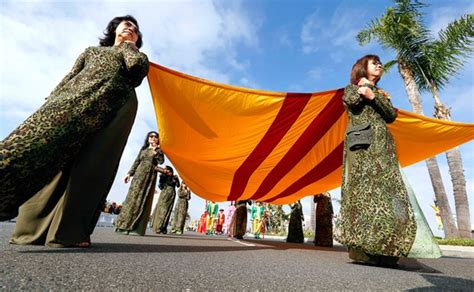 Police probe singer for video showing South Vietnamese flag — Radio ...