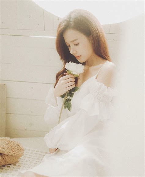 Tuổi 30 hot girl Midu ngày càng gợi cảm và táo bạo