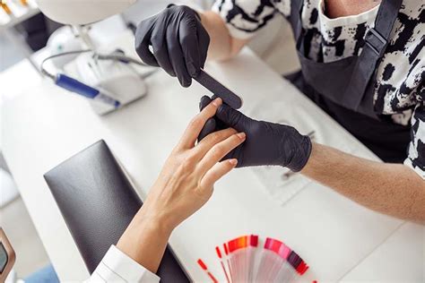 Quais Os Cuidados A Manicure Deve Ter Ao Fazer As Unhas Dos Seus