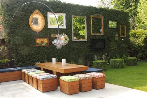 Outdoor Gallery Walls and Privacy Screens to Give Your Backyard ...