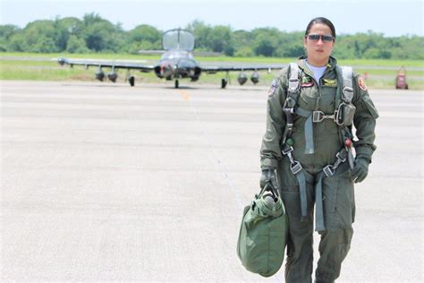 La Historia De La Primera Mujer Piloto De Combate Contrapunto