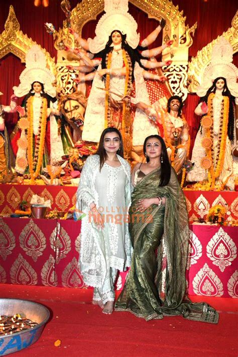 Photos Kajol Jaya Bachchan Tanishaa Mukerji And Others At Durga Puja