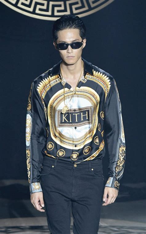 VERSACE X KITH By RONNIE FIEG Menswear Fall 2018 Ready To Wear Look