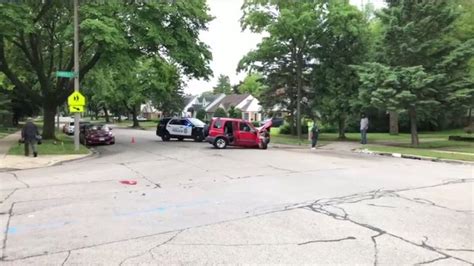 Milwaukee Police Investigate Serious Crash Near 35th And Oriole Fox6 Milwaukee