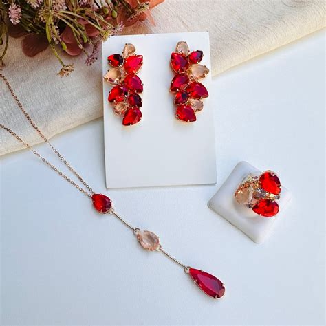 Kit de Colar Brinco Anel em Zircônia Clara Vermelho Nude Mania de Mulher
