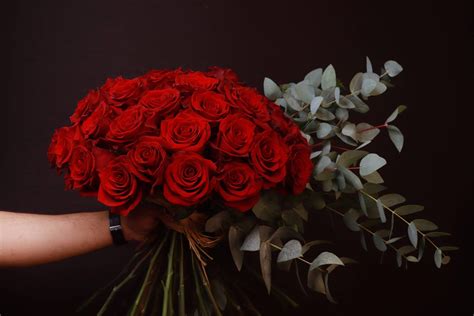 Red Roses Bouquet | Delivery in Dubai, Sharjah, and Ajman.