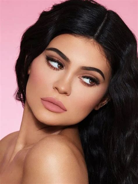 148 Red Lipstick Looks Get Ready For A New Kind Of Magic Kylie Jenner Makeup Kylie Jenner