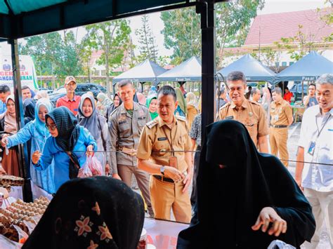 Pj Bupati Kampar Buka Gerakan Pangan Murah Di Komplek Kantor Bupati