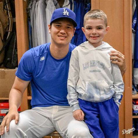 大谷と2年ぶりの再会を果たしたフリーマンの長男チャーリーくん（ドジャースの公式xから） ― スポニチ Sponichi Annex 野球