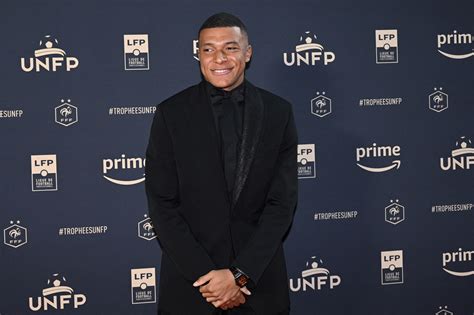 Trophées Unfp Mbappé Sacré Meilleur Joueur De Ligue 1 Pour La Quatrième Fois Consécutive