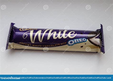 Cadbury White Chocolate Oreo Biscuits Bar Editorial Image - Image of type, oreo: 173729380