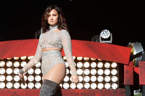 Sexy Demi Lovato Pictures Popsugar Celebrity Uk Photo 32