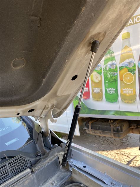 Газовые упоры капота — Chevrolet Captiva (1G), 2,4 л, 2012 года ...