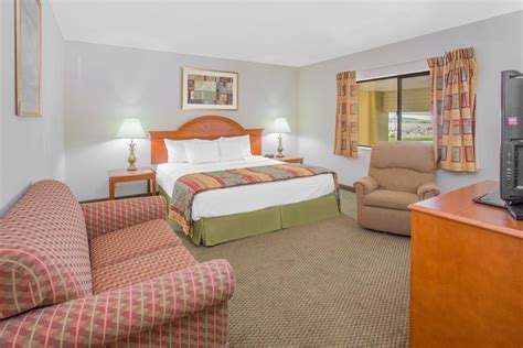 Days Inn by Wyndham Portage | Portage, WI Hotels