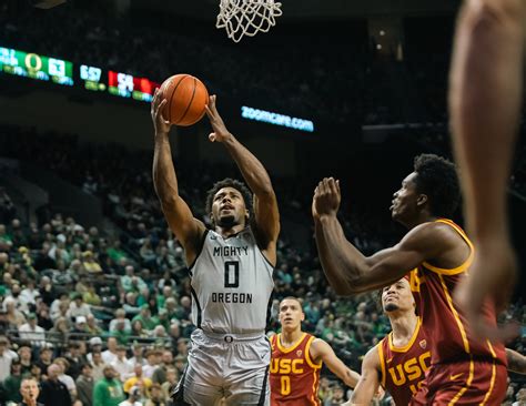 Oregon Basketball: The Ducks scrape out a big win against the Huskies