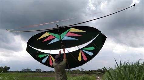 Menerbangkan Layangan Pegon Ukuran 3 Meter Sendaren 5 5 Meter YouTube