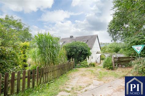 Großzügiges Einfamilienhaus mit Potential und schönem Garten in