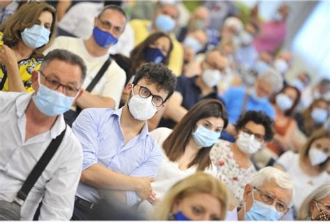 Campania Prorogato Al Agosto L Obbligo Di Mascherina All Aperto