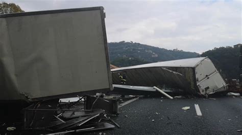 Schianto Fra Tir In A L Incidente Visto Dai Soccorritori Il Secolo Xix