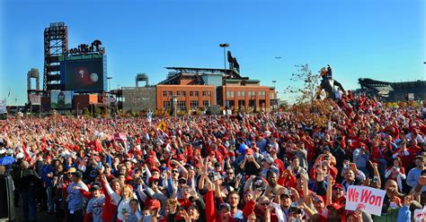 Phillies Parade 2008 v. Eagles Parade 2018 - The Good Phight