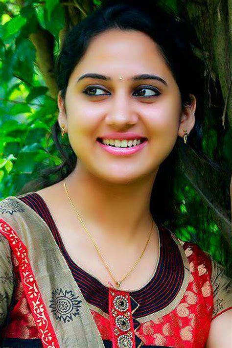 Beautiful Kerala Actress Miya Georges Close Up Photos Of Lovely Smile