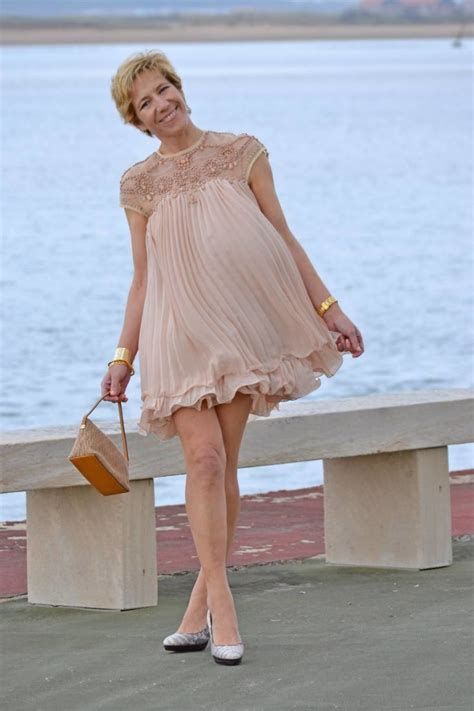 Nude Nude Nude Elegante A La Par Que Discreta