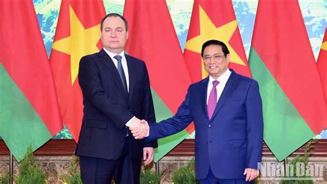 Premier vietnamita preside acto de bienvenida a su homólogo bielorruso