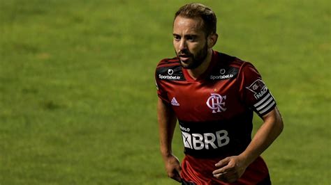 Flamengo espera nova investida de clube árabe por Everton Ribeiro