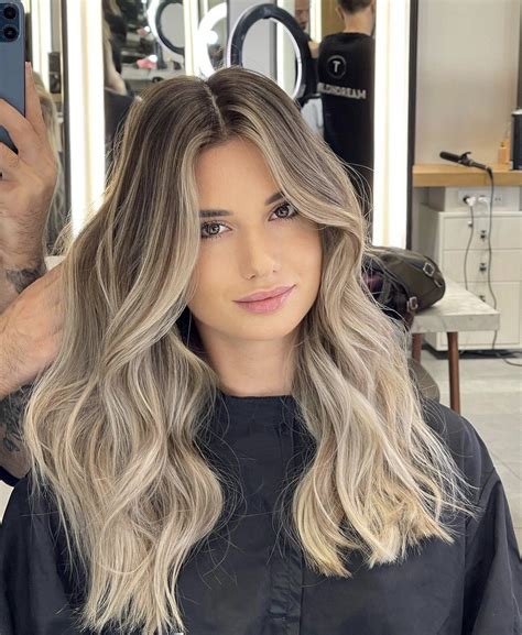 45 Modern Styling Ideas for Blonde Hair with Dark Roots 3