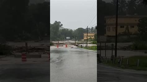 Corriente De R O Arrastra Puente En Utuado Youtube