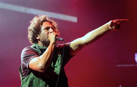 Por lesão grave de ZACK DE LA ROCHA RAGE AGAINST THE MACHINE cancela