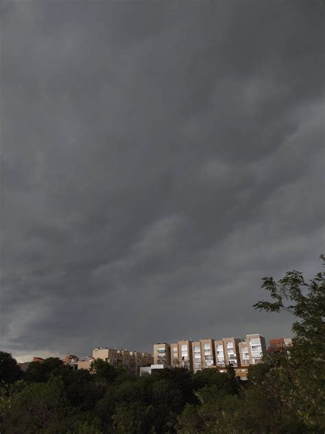 El Meteocat Emite Un Aviso De Tiempo Violento Por Lluvias Este Domingo