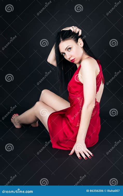 Belle Fille Aux Longues Jambes Dans Une Robe Photo Stock Image Du