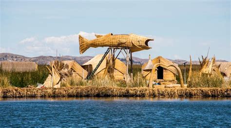 Los Uros Pueblo ancestral y originario del Perú