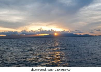 Midnight Sun Over Icebergs Drake Passage Stock Photo 1176928705