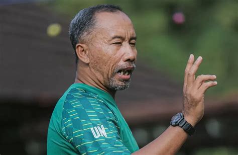 Profil Uston Nawawi Caretaker Pengganti Aji Santoso Yang Sukses Atasi