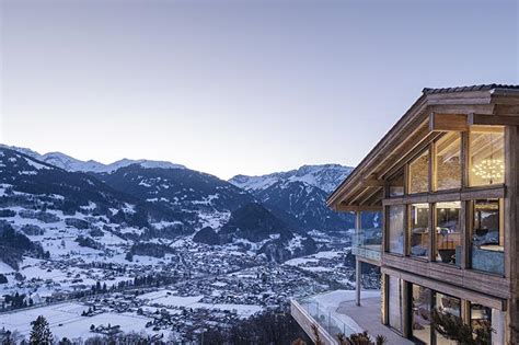 Chalet D: a wood and stone structure in the Alps