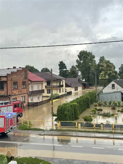 Zalane Ulice Podtopione Posesje Po Ulewach W Jednej Gminie Nie