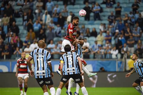 Flamengo Sofre Apag O E Perde De Virada Para O Gr Mio Mais Querido