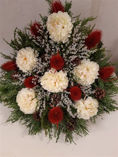 Pin By Jadwiga Herfet On Dekoracja Na Pomnik Flower Arrangements